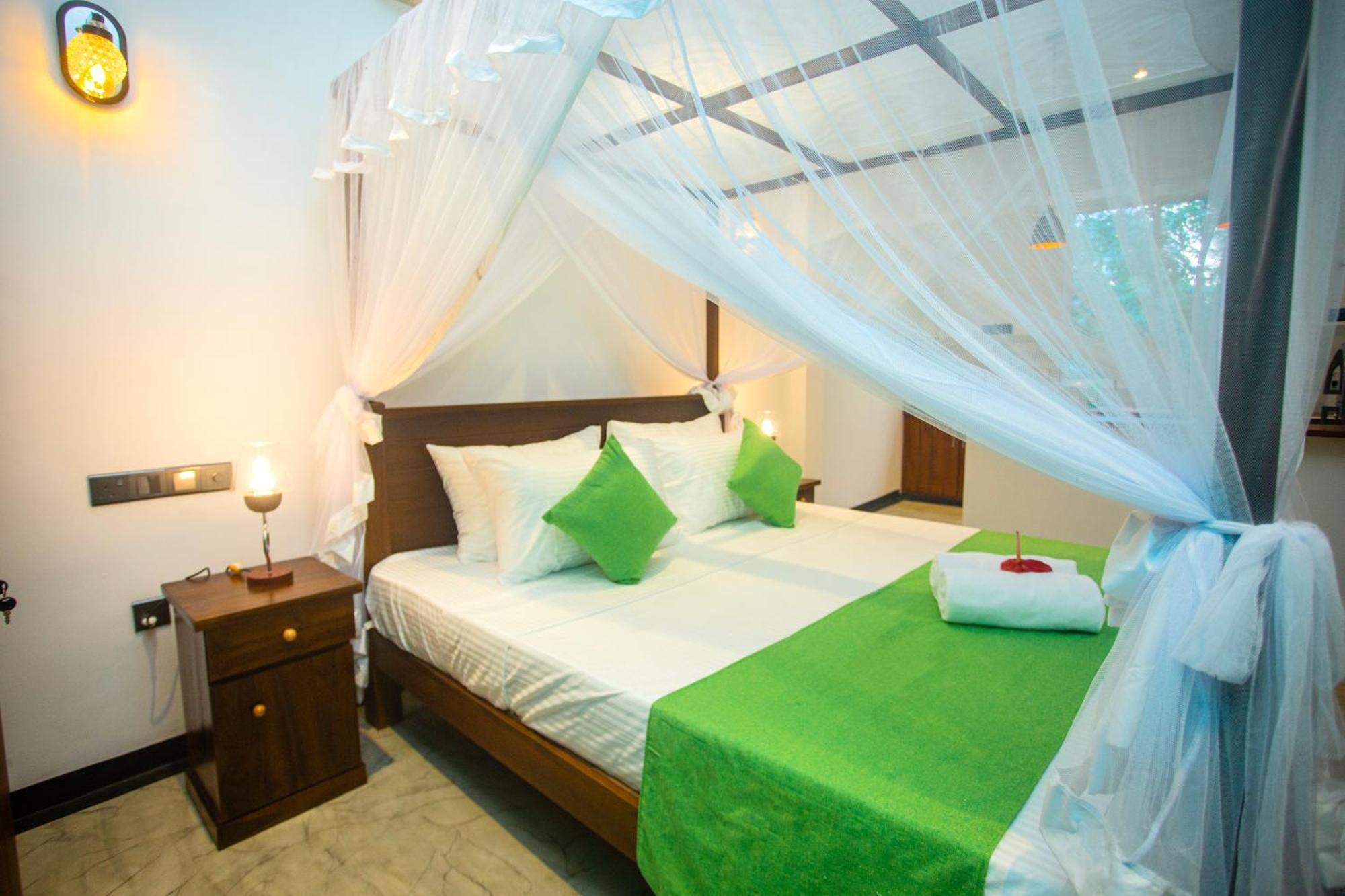 Villa Nine84 Mirissa Matara Exterior foto